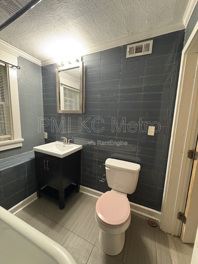 Building Photo - 4629 Harrison St