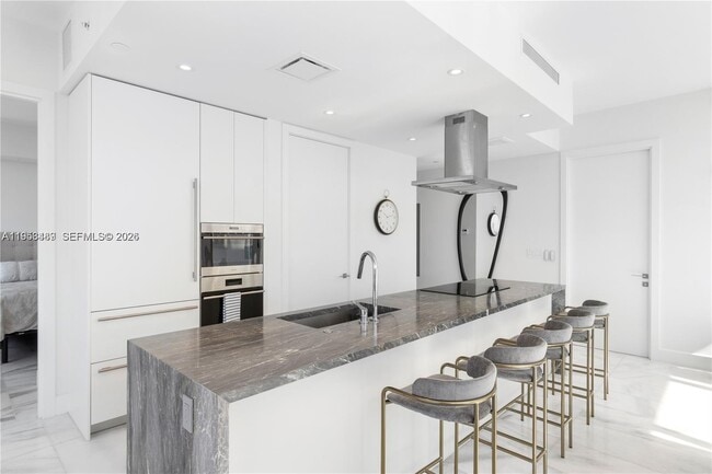 Building Photo - 700 NE 26th Terrace