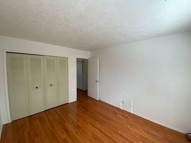 Building Photo - 3 Bedroom Single Story Home Available Near...