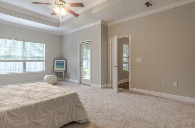 Building Photo - 32 Sonata St