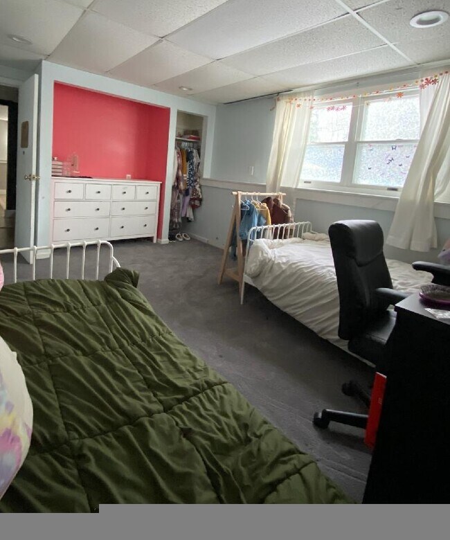 Building Photo - 12 Carolyn St