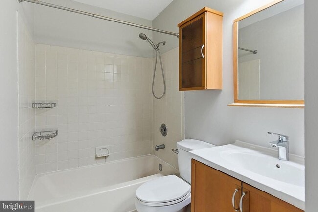 Building Photo - 60 Hampshire Dr