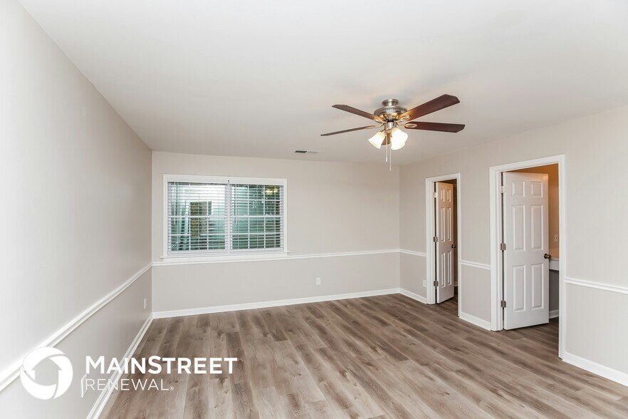 Building Photo - 2528 Country Lake Cir