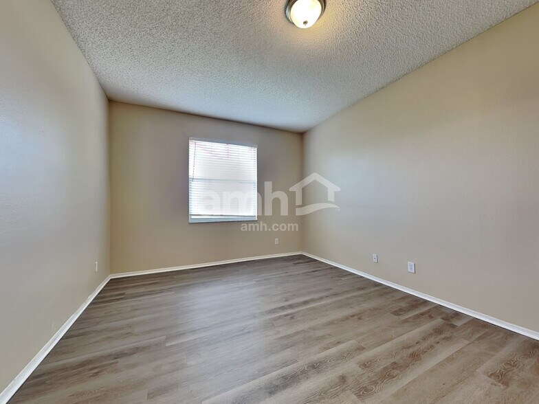 Building Photo - 451 Sand Ridge Dr