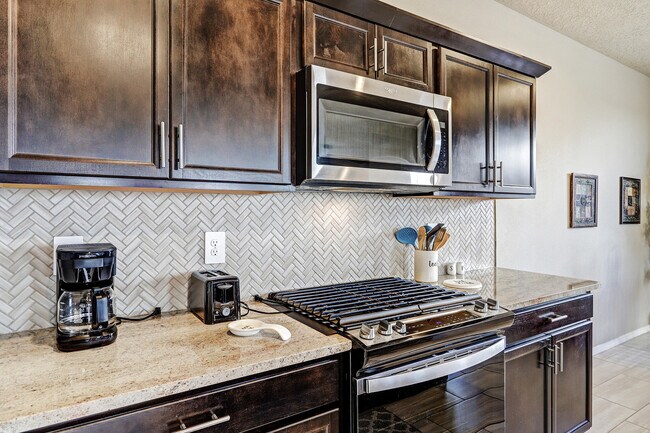 Building Photo - 3202 Tazanita Lp SE