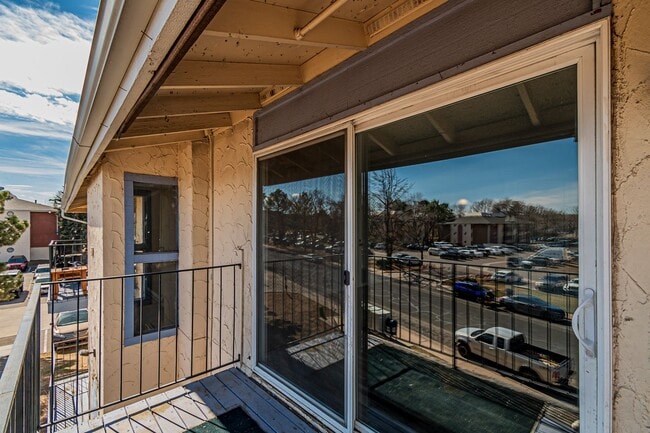 Building Photo - ONE MONTH FREE! 2BD, 1BA Remodeled Westminster Condo. One Parking Spot. Washer/ Dryer Included.