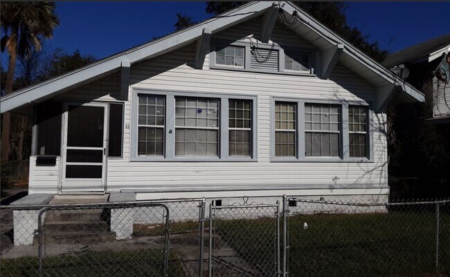 Primary Photo - 33 E 18th St