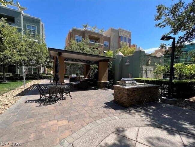 Building Photo - 32 E Serene Ave