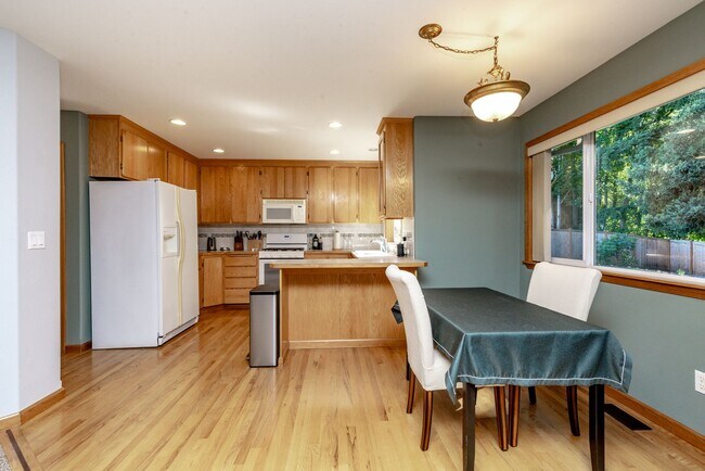 Building Photo - 2709 17th Ave Ct SW