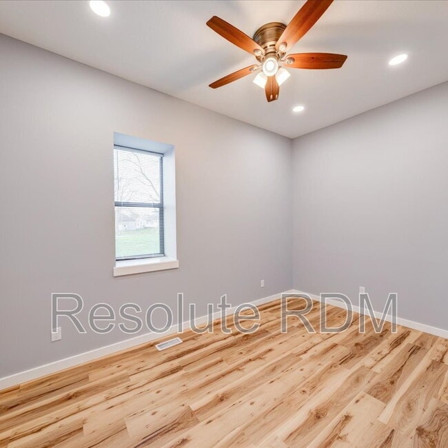 Building Photo - 804 N Locke St