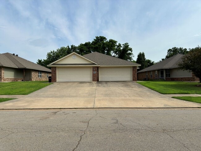 Primary Photo - 2115 Plum Creek Ln
