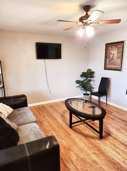 Building Photo - 5490 Lynbrook Ct