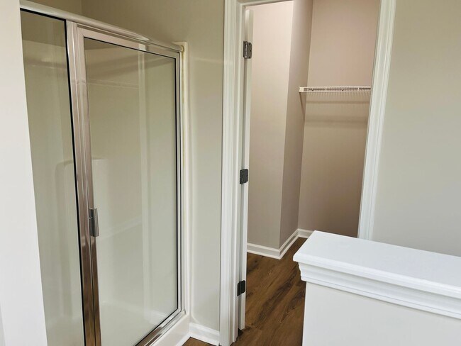 Building Photo - Wow! Check out this charming 3 bedroom 2.5...