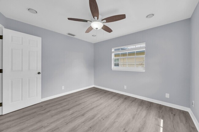Building Photo - 3865 Vancott Cir
