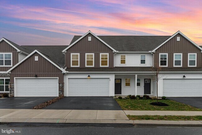 Building Photo - 7870 Briarwood Dr