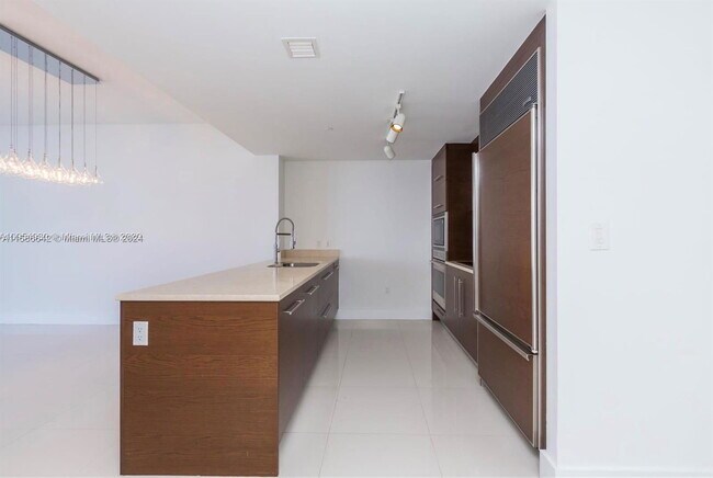 Building Photo - 465 Brickell Ave