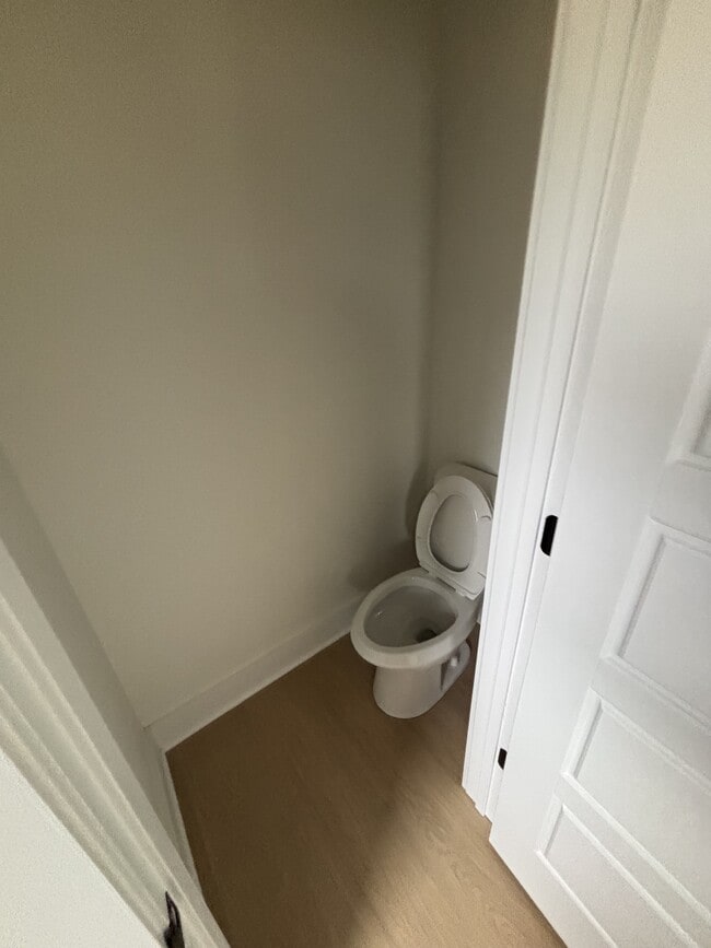 Building Photo - 921 Alberta Dr