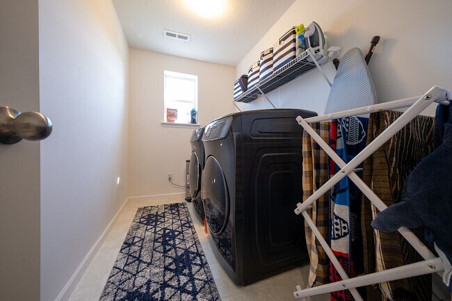 Building Photo - 5004 Trillium Cove NE