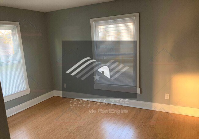 Building Photo - 419 Alberta St