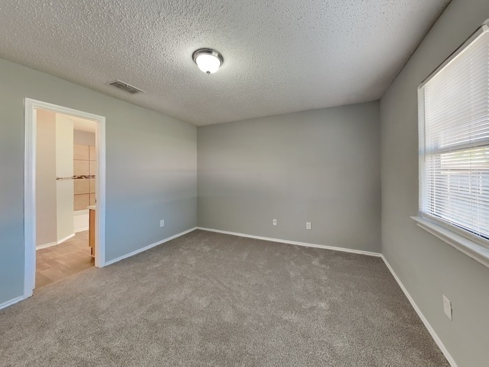 Building Photo - 3014 Pepperidge Dr E