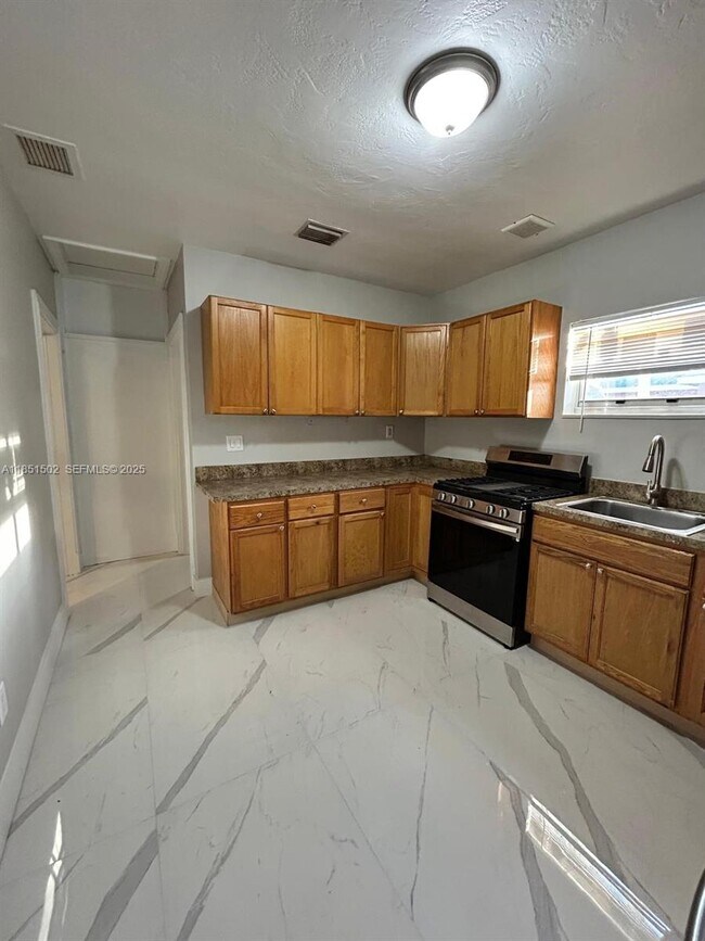 Building Photo - 2071 NE 167th St