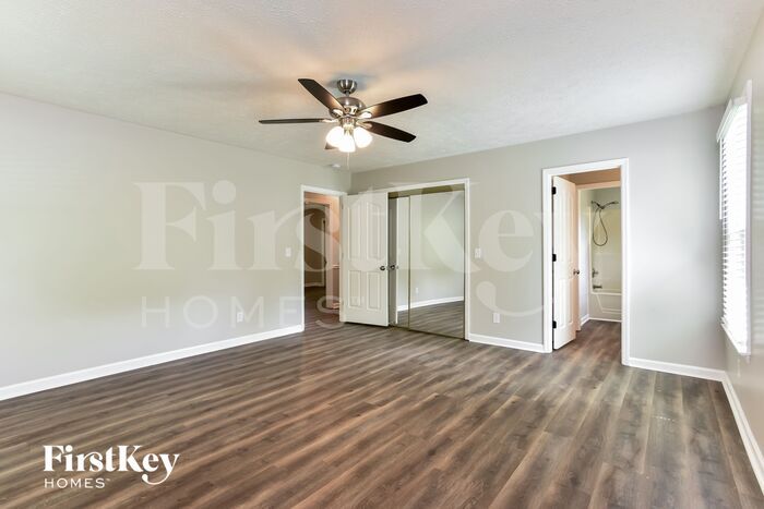 Building Photo - 1026 Grove Cir