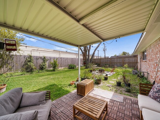 Building Photo - 5014 Mary Lou Dr