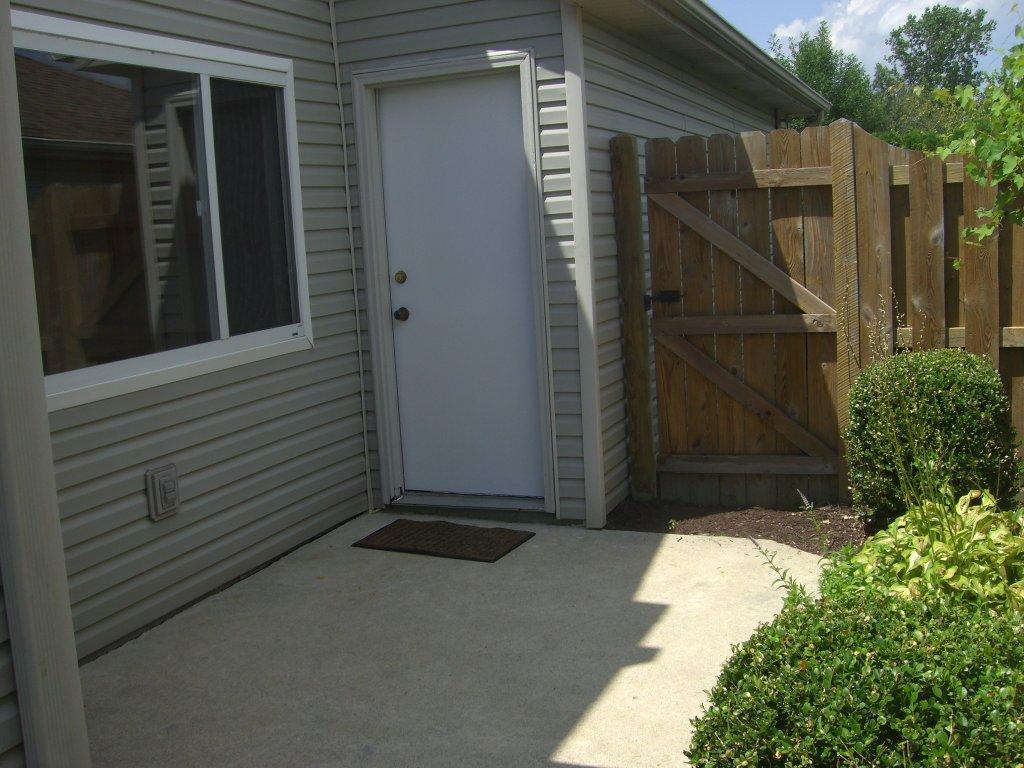 Building Photo - 722 Hilltop Ln