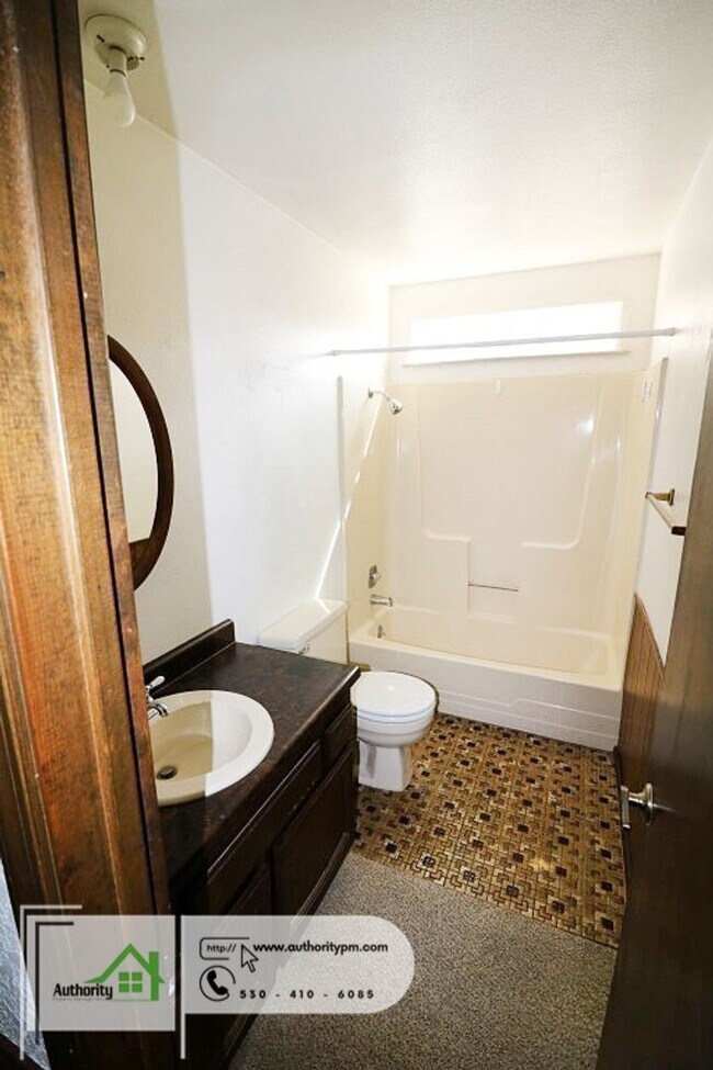 Building Photo - 3688 Cal Ore Dr