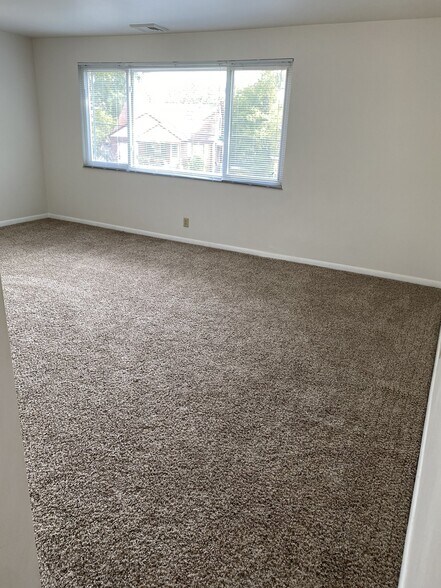 Building Photo - 4947 Charlemar Dr