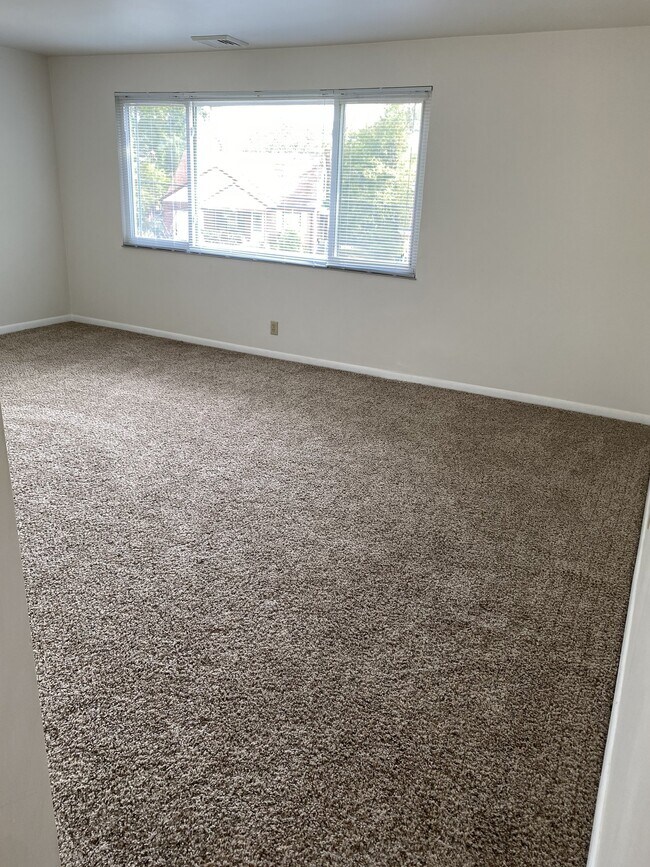 Building Photo - 4947 Charlemar Dr