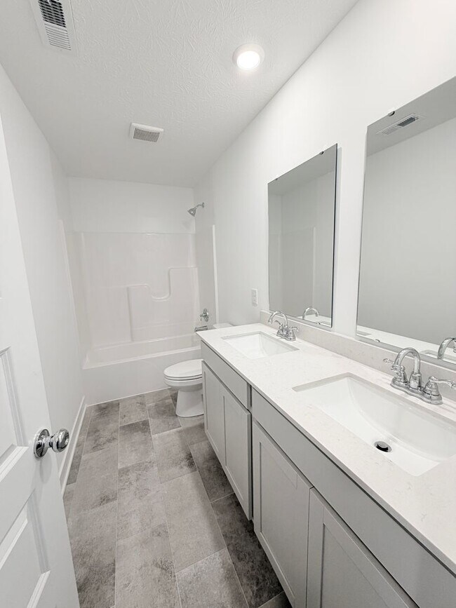 Building Photo - 891 Norfolk Ln