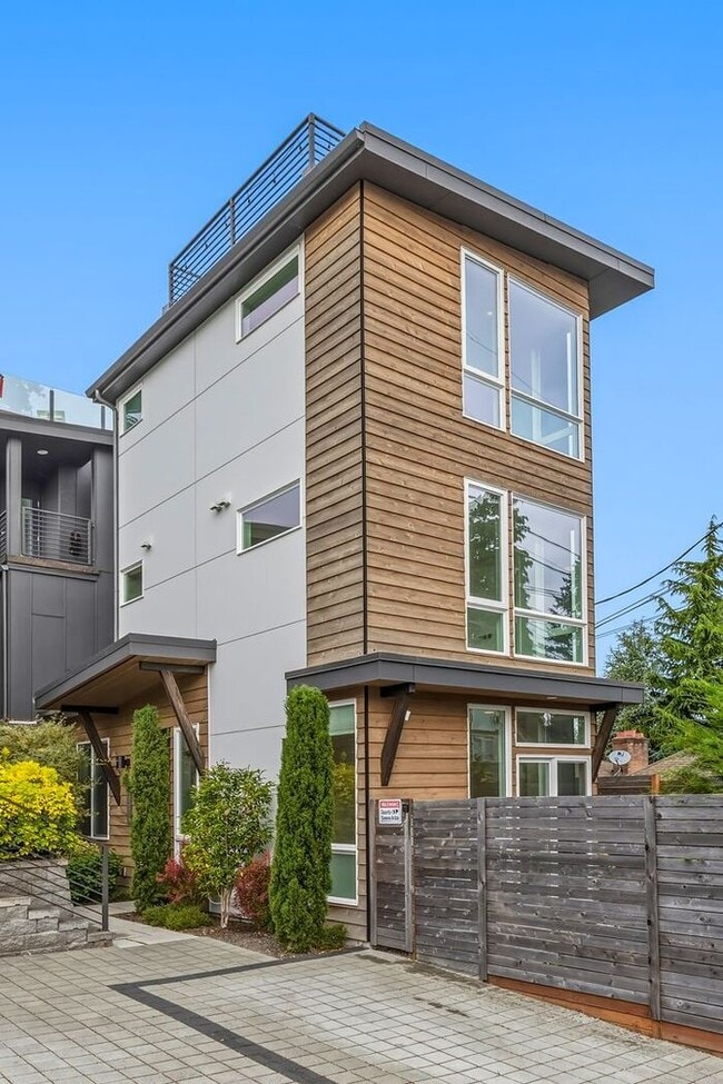 Building Photo - Hilltop Gem w/ AC and 360° Rooftop Views (1st Month Free)