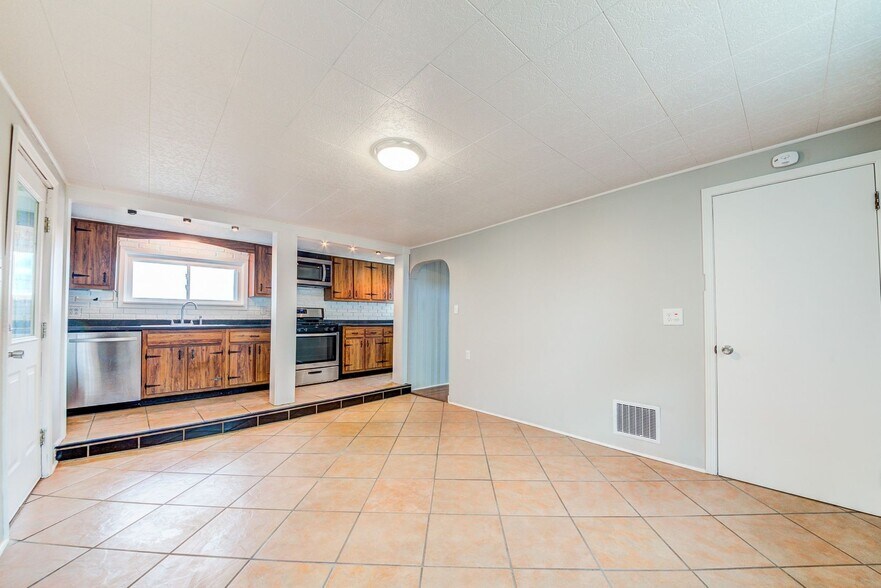 Building Photo - 5 Renwick St