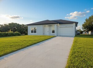 Building Photo - 2/2/1-Great Location- SW Lehigh Acres