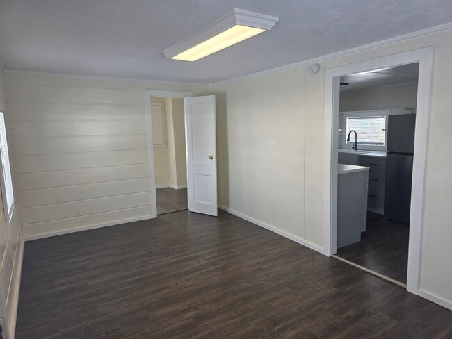 Building Photo - Updated 1-Bedroom, 1-Bathroom Home – $995/Month