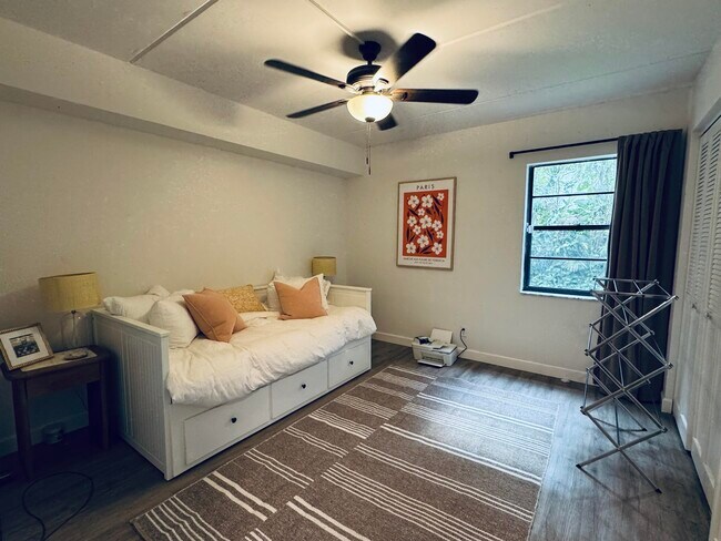 Building Photo - 12260 Sag Harbor Ct