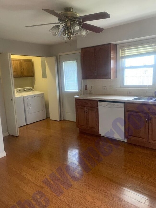 Building Photo - Sublease Available for Move in January 2nd!