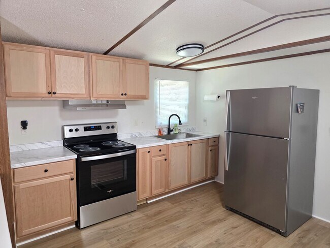 Building Photo - 2 bed 2 Bath Home River Front