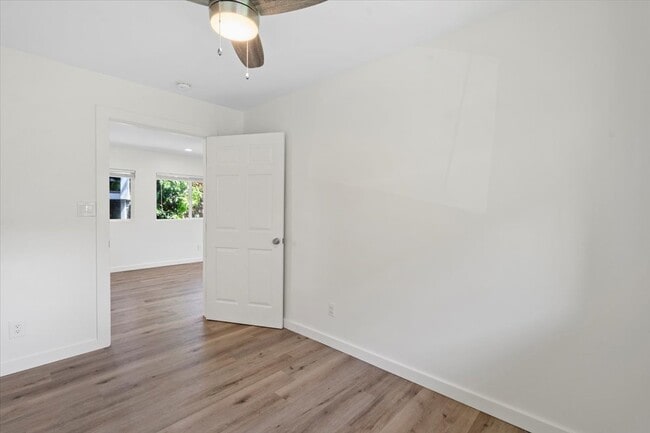 Building Photo - 36 Pokoa Pl