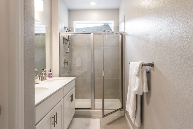 Building Photo - New Executive Furnished -Three bedroom, two bathroom new build home in Longmont fully furnished F...