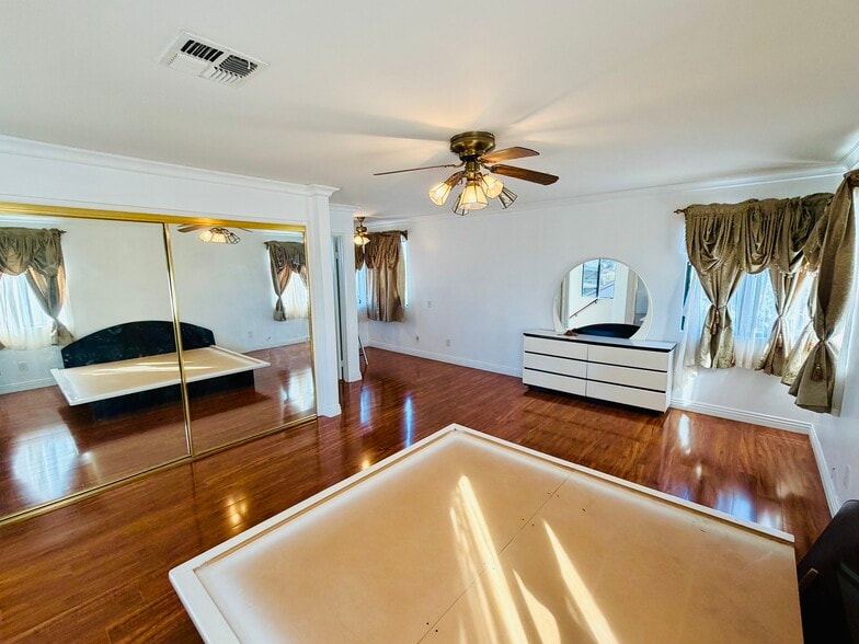 Building Photo - 6815 Sowell Ave