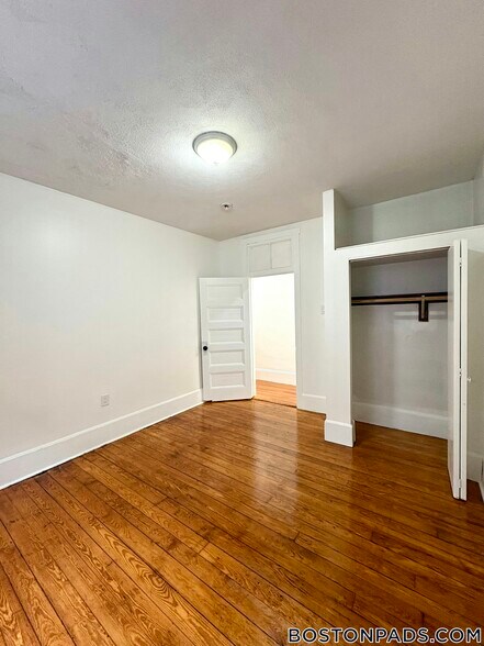 Building Photo - 4 Centre St