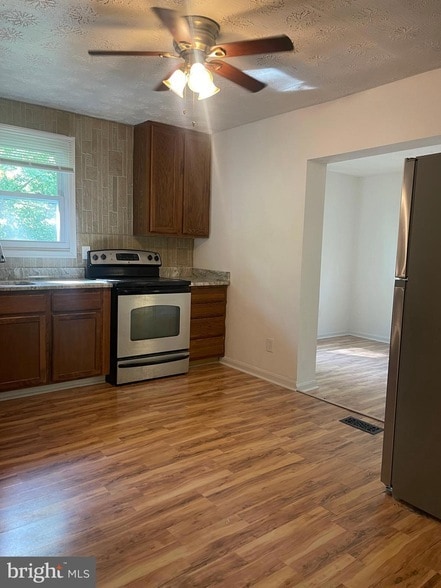Building Photo - 6740 Solomons Island Rd N