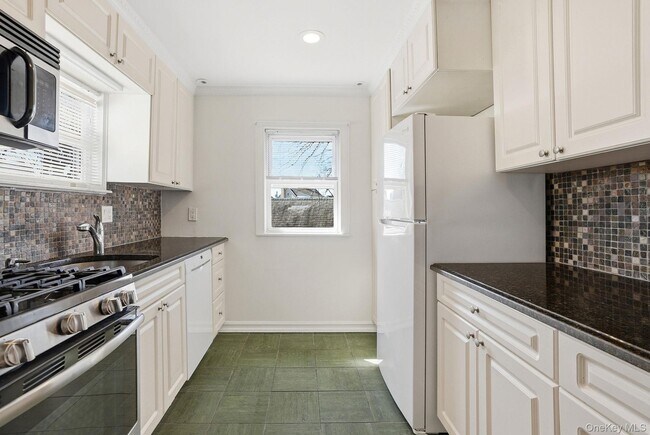 Building Photo - 109 Hillside Pl