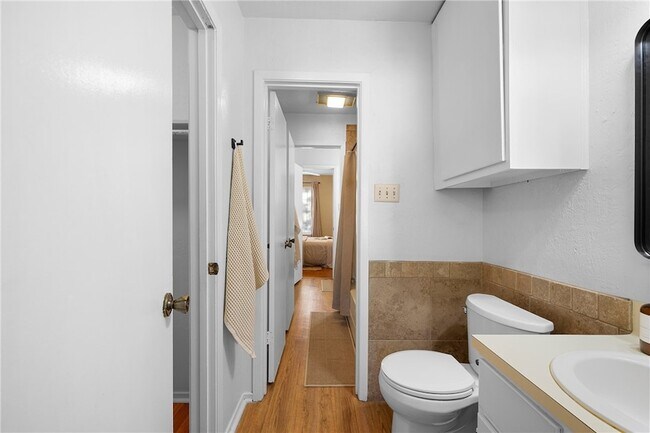 Building Photo - 805 San Pedro Dr