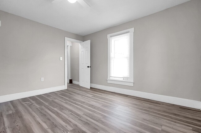 Building Photo - Newly Updated 2 Bedroom Home – Bright, Mod...