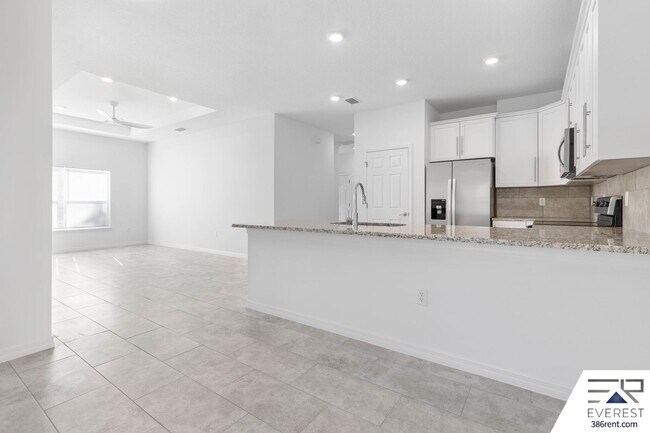 Building Photo - Modern 3-Bed, 2-Bath Townhome with Private Yard & 2-Car Garage