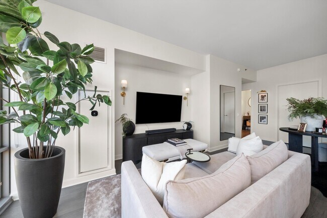 Building Photo - 164 N Peoria St