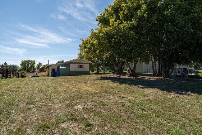 Building Photo - 47 W 100 N